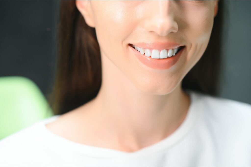 Veneers vs. Crowns: A Complete Guide to Turkey Teeth Smile Makeovers
